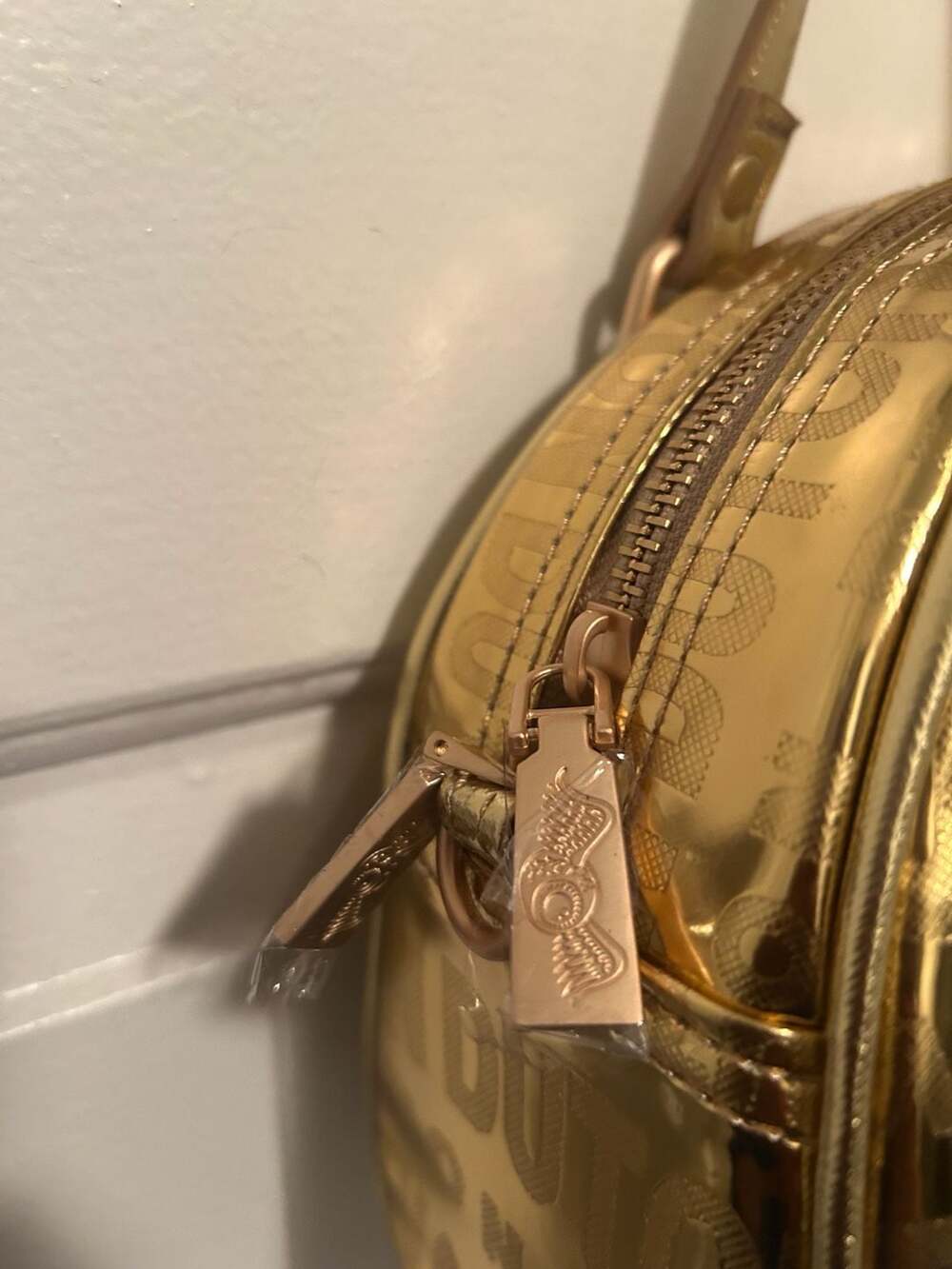 Von Dutch Metallic Gold Bowling Bag VDBB-1004GLD - Picture 7 of 8